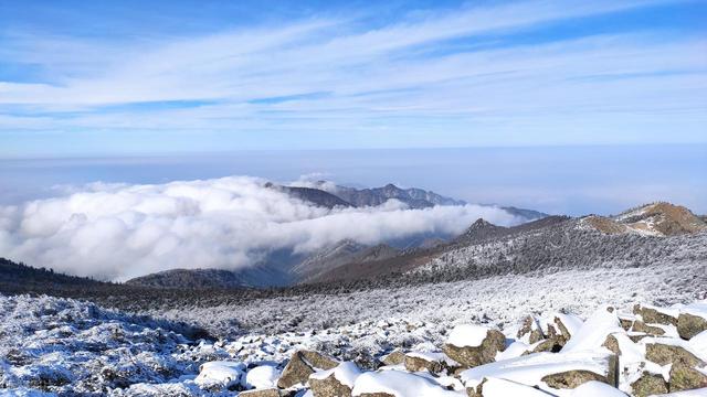 00后情侣徒步秦岭冰晶顶，登顶不久后突发意外，最终双双遇难