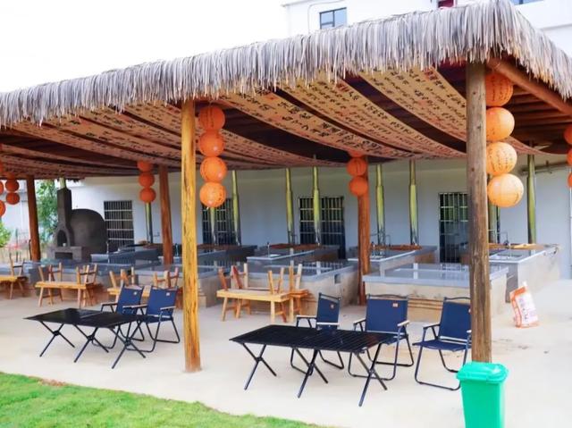 柴桑区新塘乡胡桥村:千亩柿红引客来