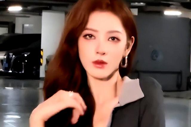 长相平平却资源不断，丑而不自知的4位戏混子女演员，谁给的自信