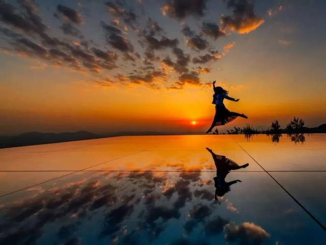 韶关晚秋“神仙景致”：云海、奇峰、秋叶奏响绝美“三重奏”！