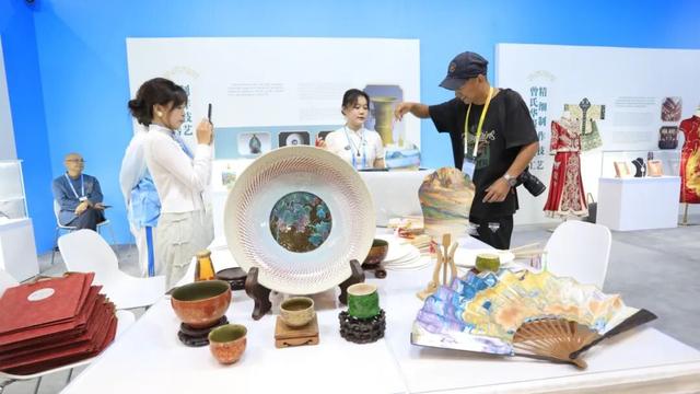 上合之约，津门盛启：科技与文化交融点亮峰会新闻中心