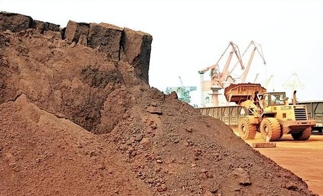 中美关系重大转折！中方表态做出三大让步，另送特朗普一份厚礼