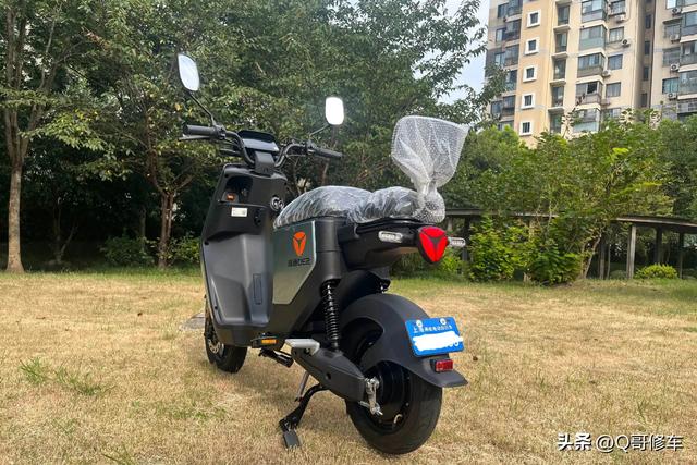 雅迪亮相一款新国标电动车，从配置到颜值，它和老款车有什么不同