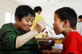 孩子越大越不喜欢和奶奶是为什么？并非不孝，真实原因值得反思图片