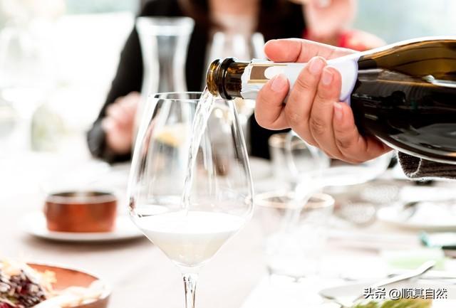 人到中年	，要远离喝“小穷酒”的人，什么是“小穷酒	”？建议了解