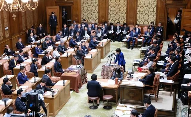 高市早苗连续2天喊话中国，承认自己该反思，希望与中方高层对话