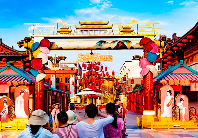 来西安大唐不夜城旅游，一定要警惕：“拍照陷阱”！