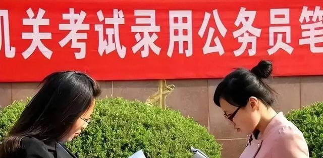 考公落榜转头卖国，驻外派遣向某，被央视公开点名