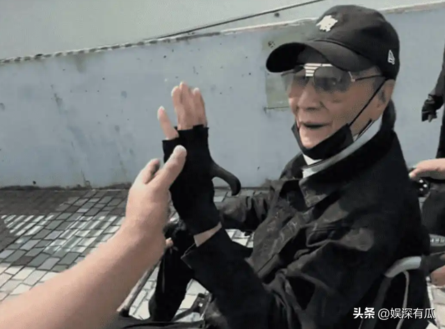 89岁谢贤生活近况曝光:四名工人24小时看护，王菲谢霆锋频繁探望