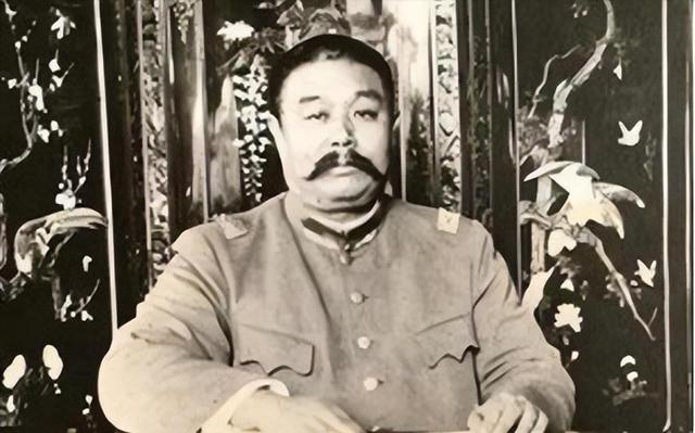 16年袁世凯去世前预言：有三个人可能统治中国，这三个人是谁？