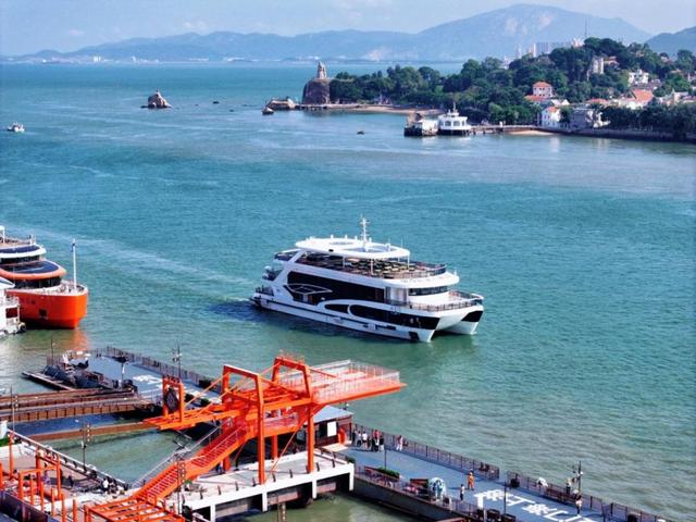象屿国际邮轮母港集团赋能厦门海上旅游，多条航线及纯电游船亮相