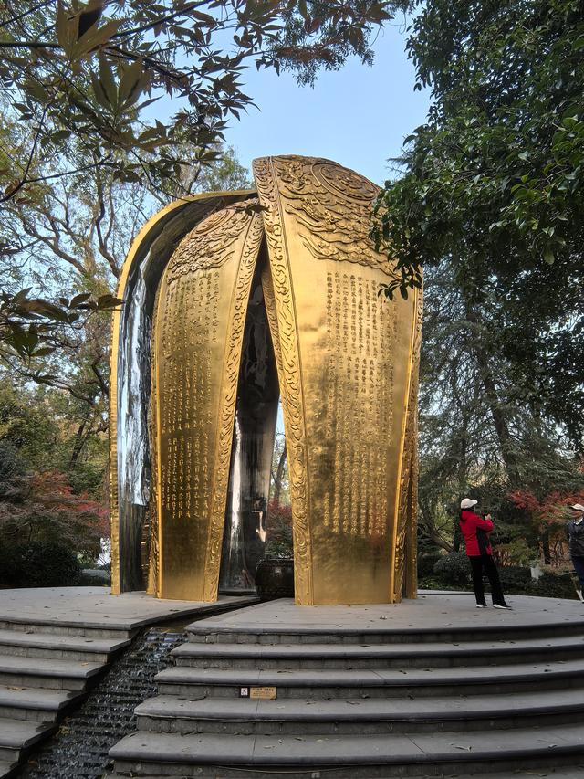 南京栖霞山一日徒步，游千年古刹，看漫山红叶