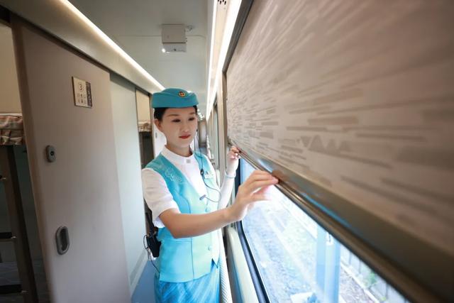 哈铁全新高端旅游专列今日亮相！棋牌室、练歌房……能想到的配置全都有！