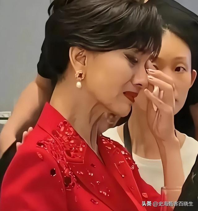 太炸裂！72岁赵雅芝被曝遭私生上床拍照，樊振东的担忧再次应验了