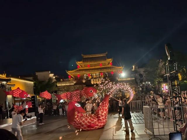 黄山·非遗韵 | 鱼龙共舞夜夜欢 徽州古城非遗引客来 | 皖美夏日