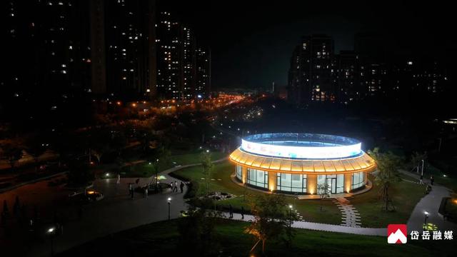 岱岳农文旅体验展馆开启亮化模式