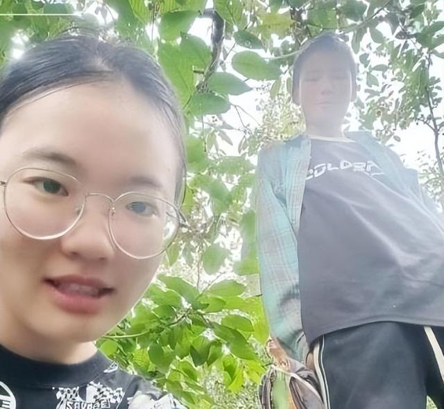 四川高考女孩杜彬洋去世！仅18岁，刚被北川医学院录取，弟弟立碑