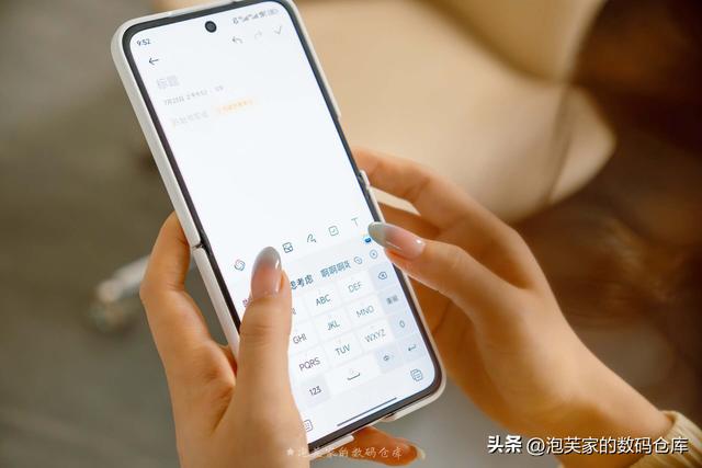 大概是目前最好的小折叠 小米MIX Flip2体验 PK三星Z Flip7优势不小