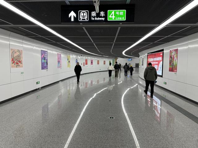 通勤路上多了一处“文化停靠点”——4号线两座地铁艺术馆同步开放