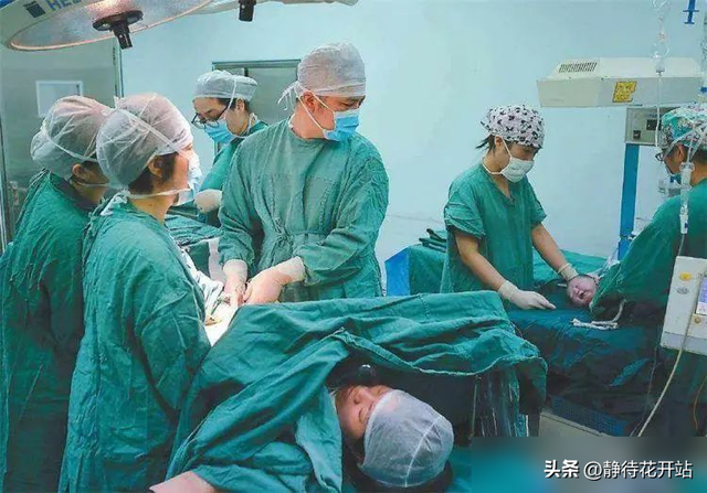 90后产妇"刮毛"怕害羞，老公自告奋勇，医生：不行，得我来
