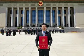 祝贺！四川大学3位校友：同时获中共中央、国务院表彰！图片