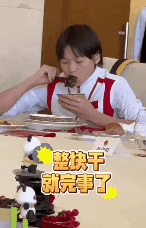 热搜第一！全红婵练瘦了，分享健身日合照，满脸大汗衣服都湿透了