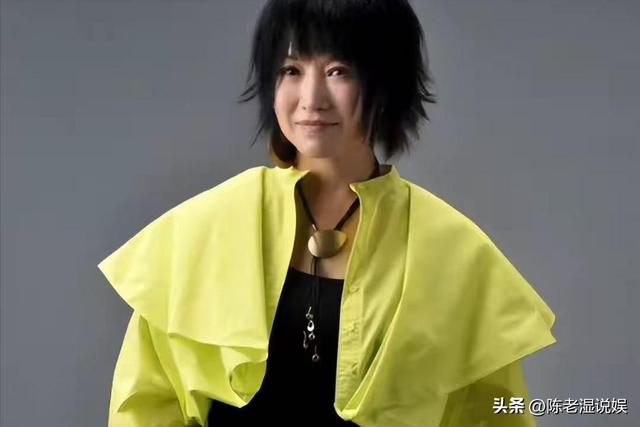 连上5次春晚，私下却和恩师同居怀孕被骗流产，今57岁依旧单身
