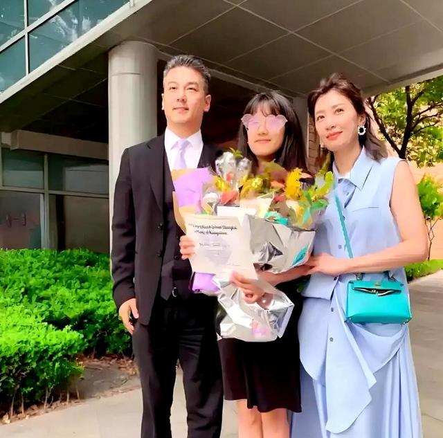 贾静雯没想到，当年赔2600万争回的女儿，如今用50亿遗产替她争光