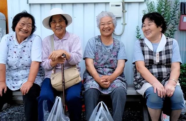 砸10亿新元赌未来！新加坡滨海湾大搞康养地标，是福利还是负担？