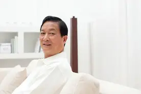 我，初中毕业，靠游戏室2年赚500万，后投资房产，700万一夜清零图片