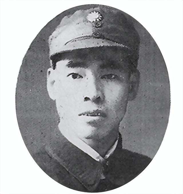 他在汉奸寿宴上突然现身，留下一句警告后全身而退