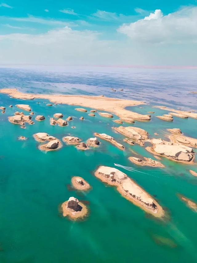水映丹霞，星落瀚海：乌素特水上雅丹的梦幻奇旅