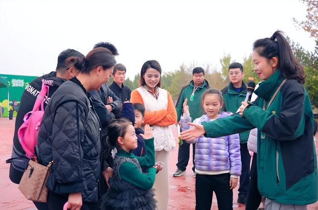 竟然因为吃葱走红！这个山东“明星”又开启吃播模式了……