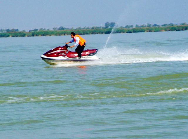 宁夏旅游：从沙漠绿洲到贺兰山岩画揽胜（图）