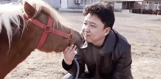 不查不知道一查吓一跳，坐拥北京60亩马场的于谦，私下到底有多壕