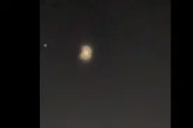 博主科普新疆上空不明飞行物：应该是火箭执行“钝化”操作的场景图片