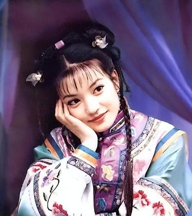 拔出萝卜带出泥！49岁赵薇近况被曝	，原来圈内封杀只是冰山一角