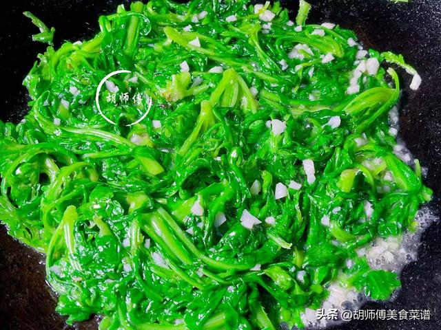 11月，使劲吃这菜	，一清肝，二助眠，三润肠	，四健脾胃，别不懂吃