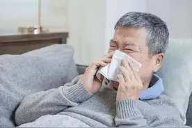 不论体质，腿上若有这3种 “紫癜红点”，或是凝血异常？别忽视图片