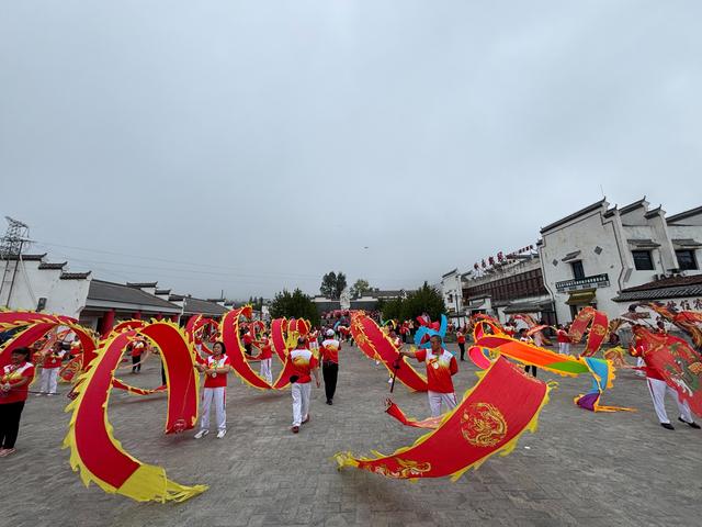 陕西首趟“绿色秦岭环保行”主题专列开行