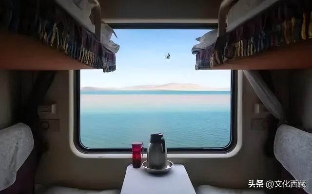 西藏只有坐上火车才能看到的湖泊！却是无数人的入藏第一湖！