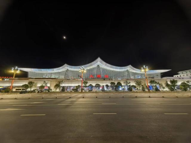 宽广宁静的大理明珠广场