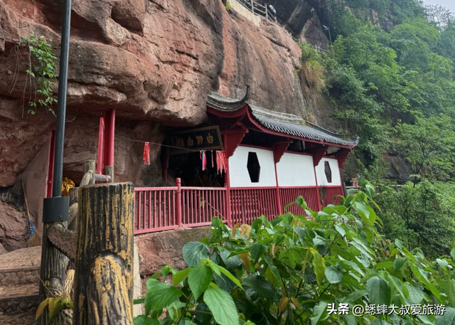 浙江有座被时光偏爱的名山，存悬空寺与爱心湖，仅限驴友才知道！