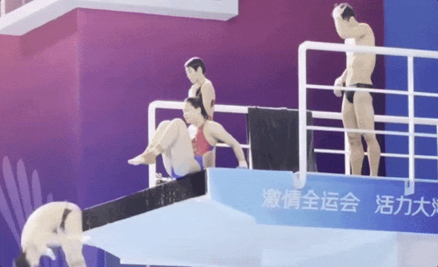 “很艰难，每天都疼得不得了”，广东队教练何威仪透露全红婵伤病情况