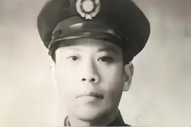 淮海战役里国民党两个兵团司令黄百韬与黄维之比较图片