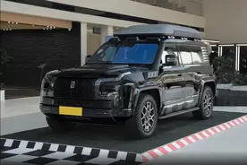 解读仰望U8：72小时订单破2万，配四电机3.6秒可破百，还能水上漂图片