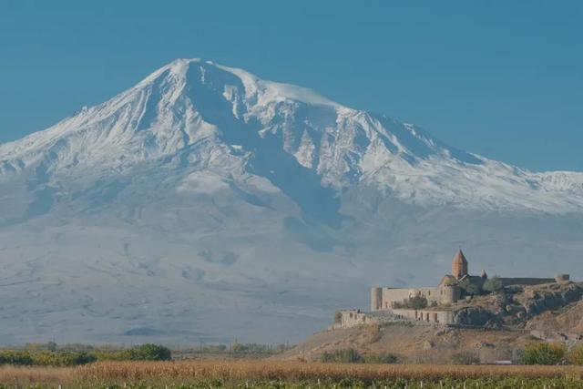 人均卡戴珊，这个忧伤又美丽的小国让我念念不忘