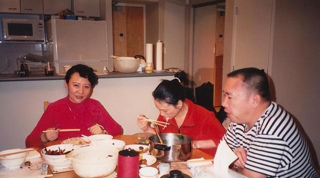 赖昌星妻子曾明娜现状，独居3000平老宅	，做饭弄花草活成人生赢家