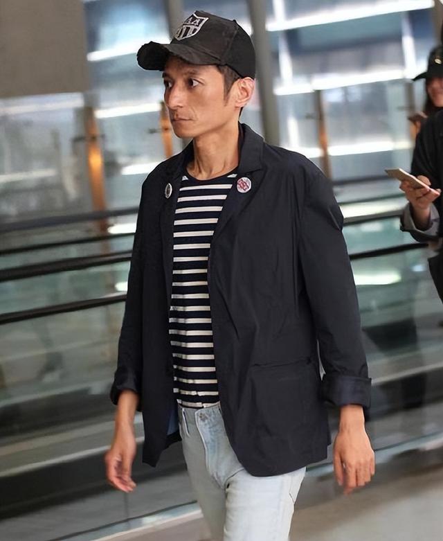 从主持人到"精神病"，49岁无妻无子的李维嘉，给不婚人士提了个醒