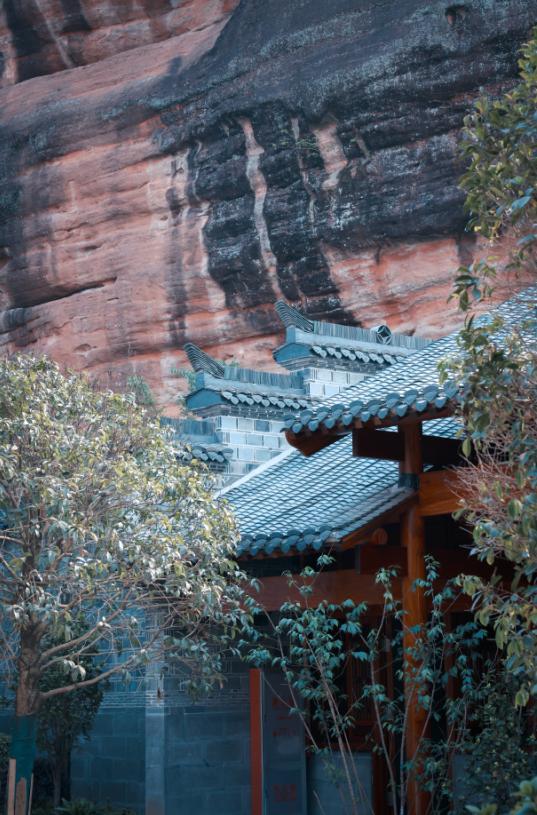 游在鹰潭｜中式美学深度游！山水、烟火、古建玩法全解锁，承包你的诗意周末